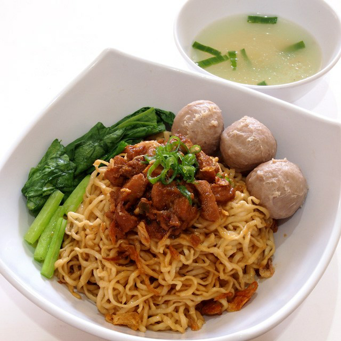 Mie Ayam & Bakso Unyil: Rasa yang Menggigit Hati di Jl. Mangga